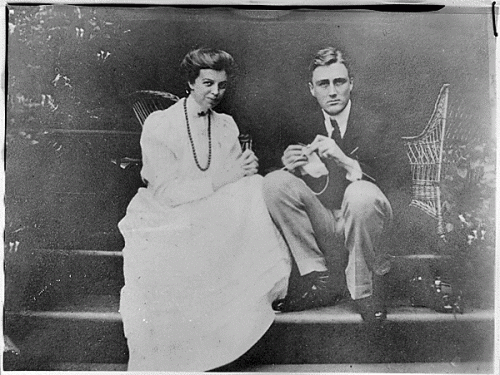 fdr-and-eleanor-in-hyde-park